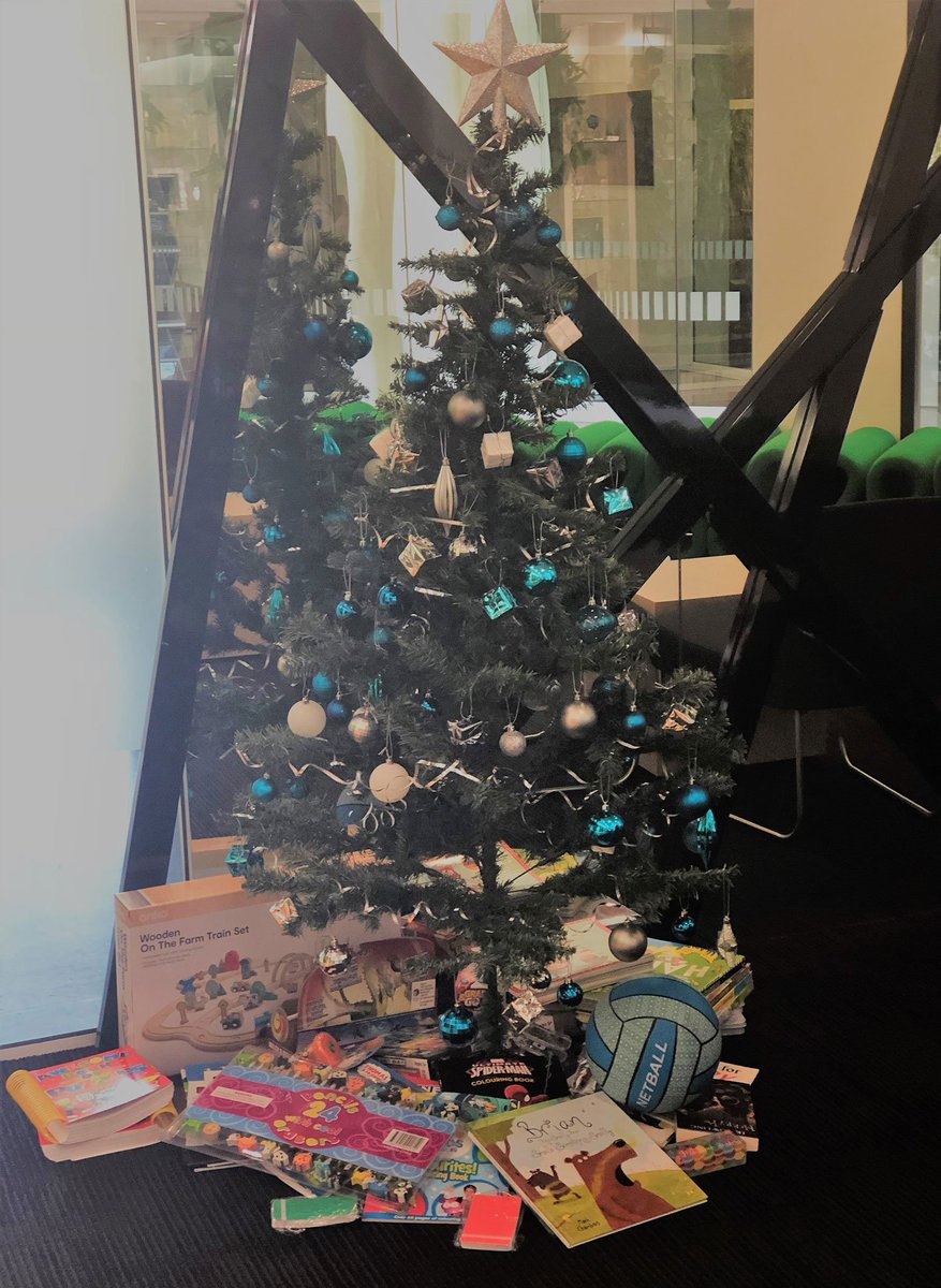 Data3Limited's tweet photo. Data#3 Brisbane stopped by @SmithFamily_org Toy & Book Appeal headquarters to contribute gifts towards children in need this #Christmas. We loved seeing the smiles on these hard-working volunteers! #Data3Community https://t.co/YUdicb8lI3