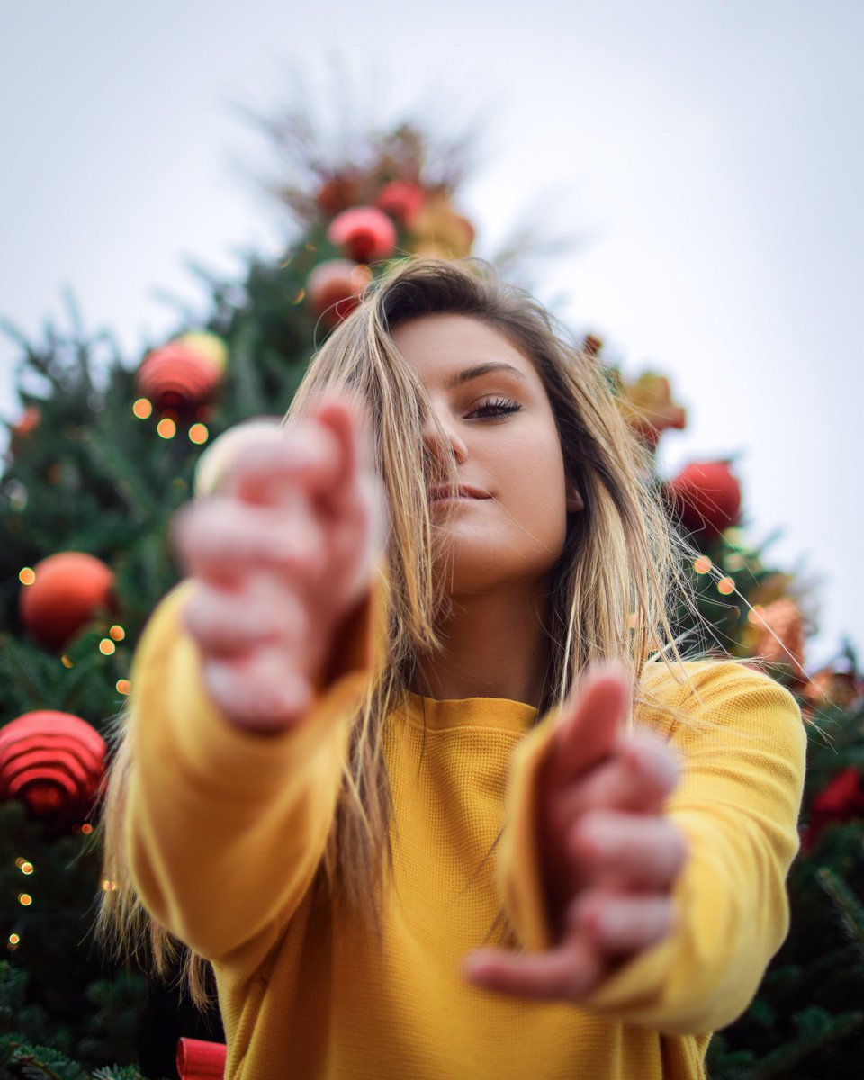jonathanvinsonn's tweet photo. Spur of the moment shoot on my way back from ATL. Itssss Christmassss Seasonnnn. 

Model: Calista https://t.co/IsbR2nYUtZ