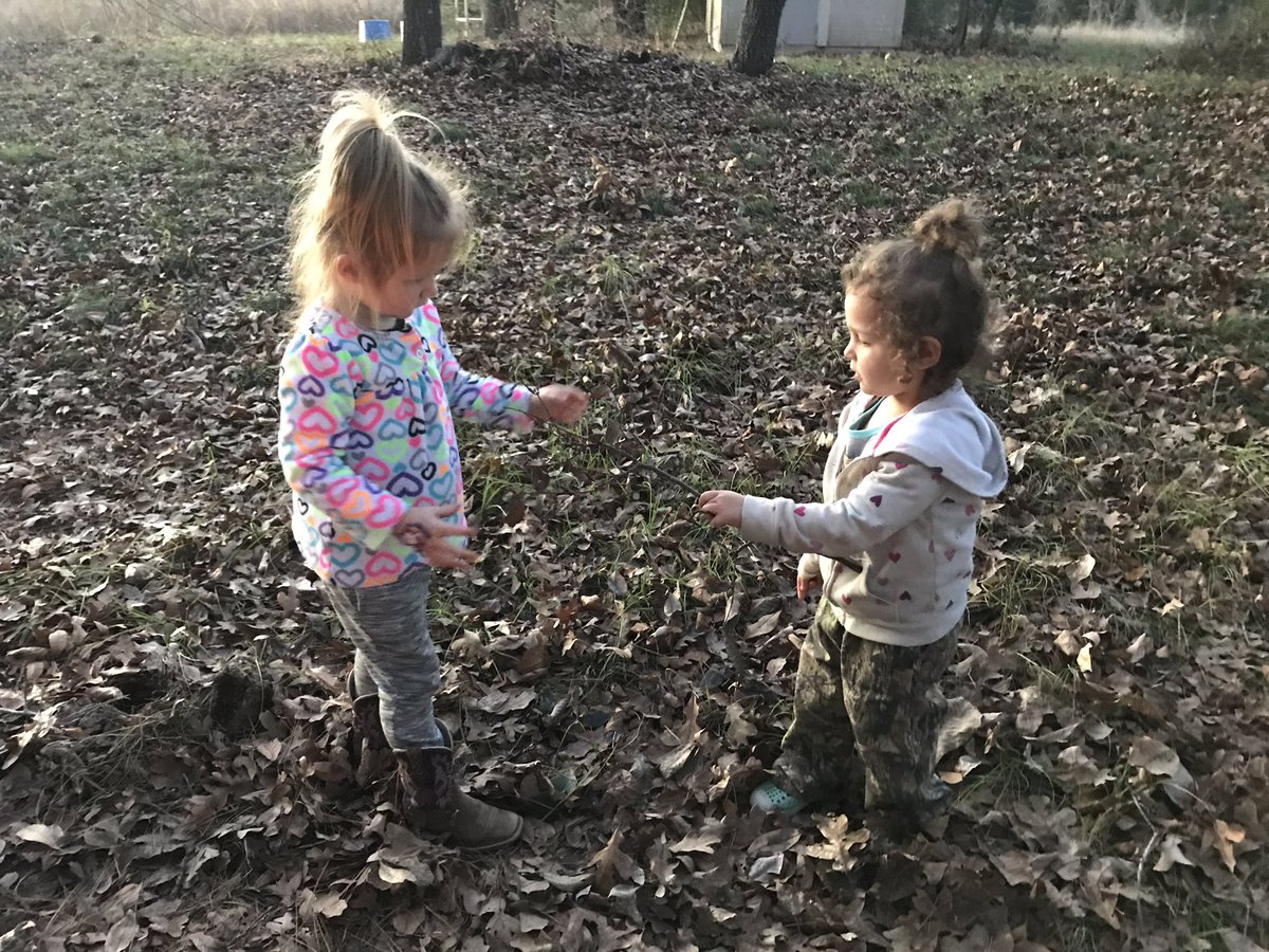AgTeach_Sefcik's tweet photo. Successful weekend full of sweet giggles & wonderful memories!! #ranchtime #familyfunoutdoors #ourlittleczechxican #littlebffs #overdue #familyfriendsforever https://t.co/jR6hTv3NX3