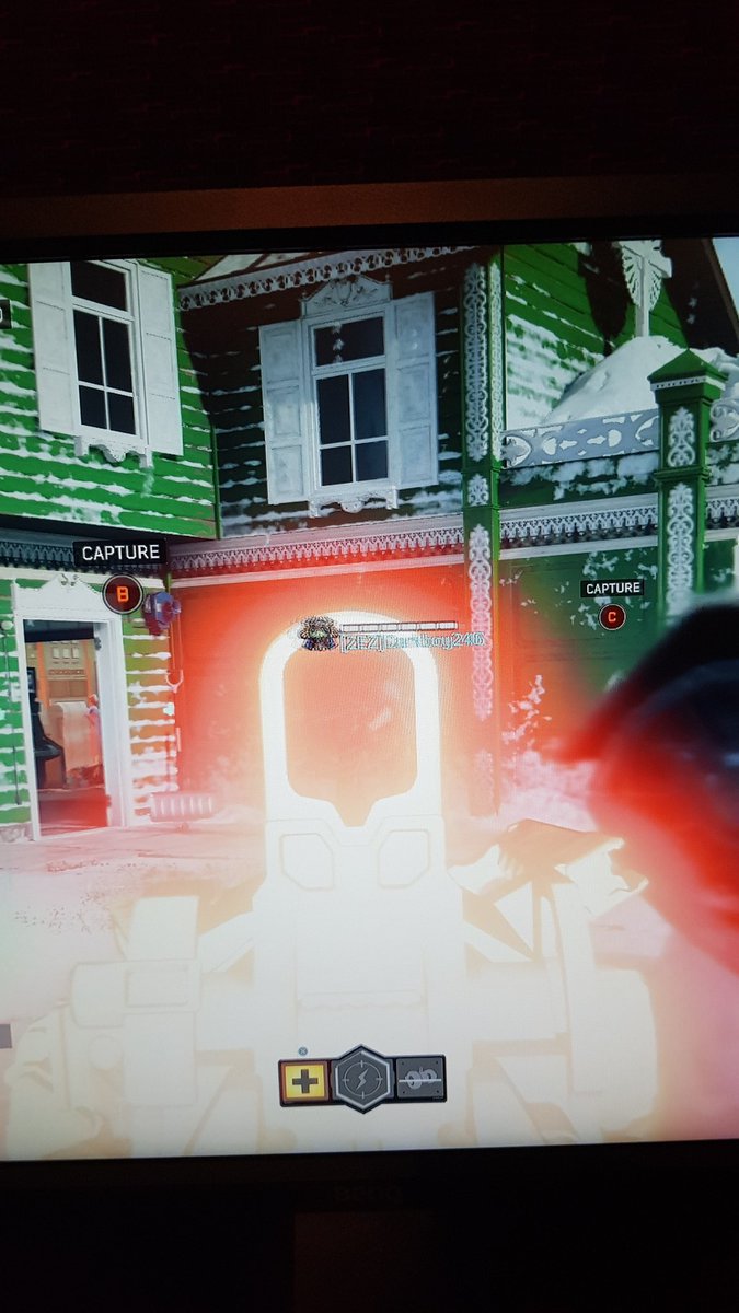 #treyarch how am i supposed to hit anything with this sht?