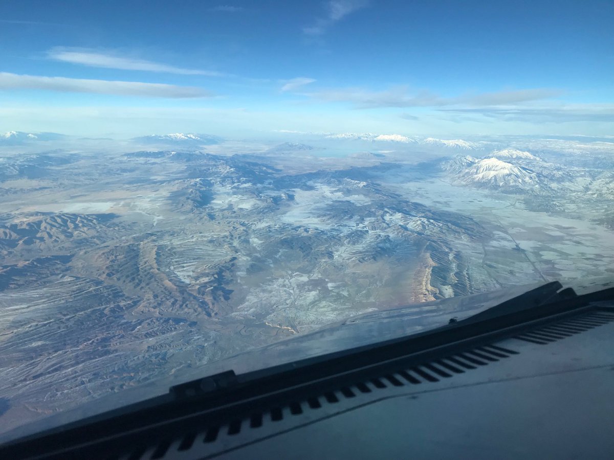 fromtheleftseat's tweet image. Beautiful flight ⁦@slcairport⁩ - ⁦@PHXSkyHarbor⁩ yesterday evening! 😀 #pilotviews #sunsets #pilotlife #AAView #Airbuspilots #A320