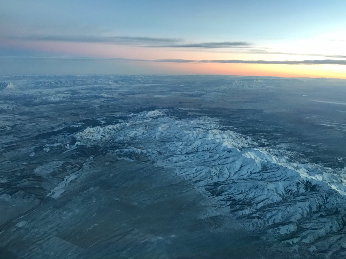 fromtheleftseat's tweet image. Beautiful flight ⁦@slcairport⁩ - ⁦@PHXSkyHarbor⁩ yesterday evening! 😀 #pilotviews #sunsets #pilotlife #AAView #Airbuspilots #A320