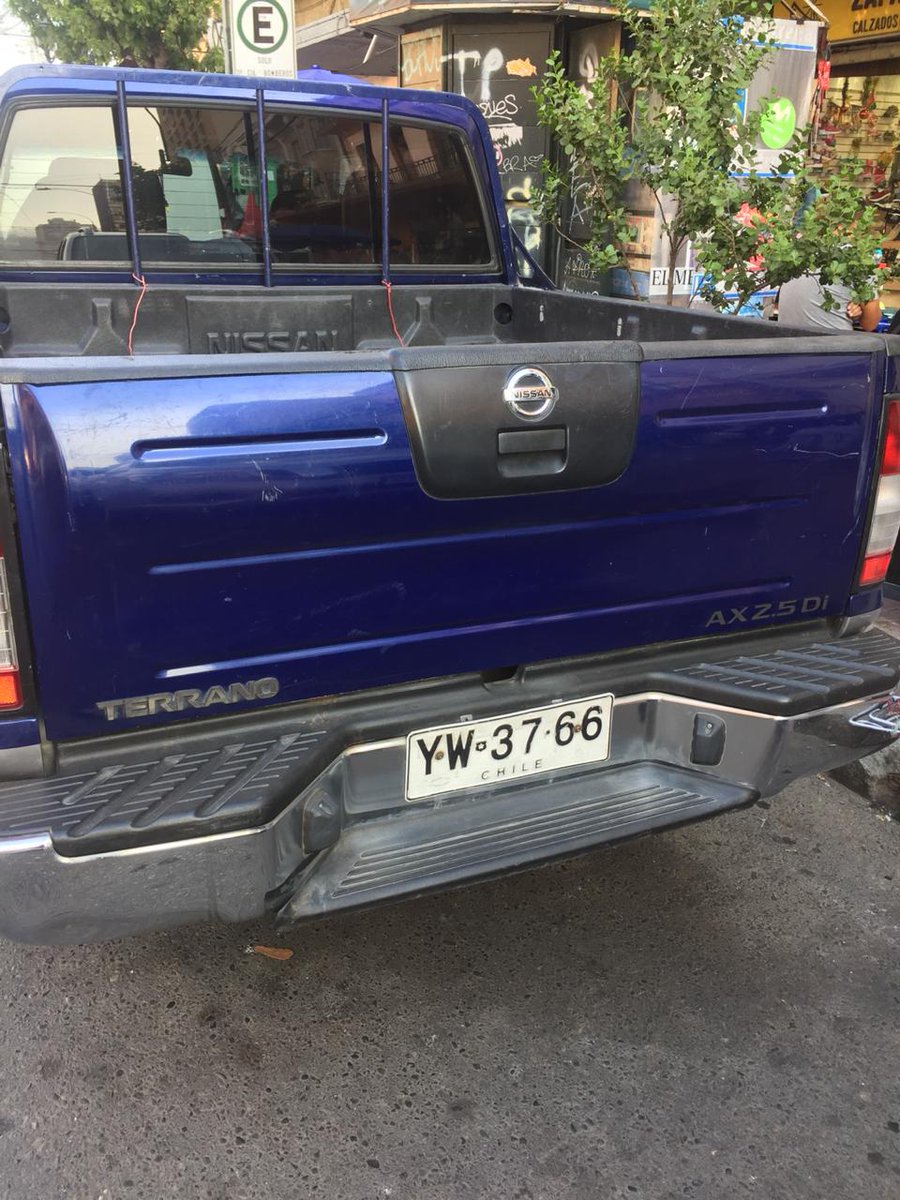 Los siguientes vehículos entorpecieron la llegada de nuestros voluntarios que asistieron al #IIFF declarado esta tarde, ya que ocuparon los estacionamientos claramente asignados a bomberos <a href="/CBV1851/">Bomberos Valparaíso</a> <a href="/MunicipioValpo/">Muni Valparaíso</a> <a href="/Carabdechile/">Carabineros de Chile</a> <a href="/Controlvalpo/">🚒ControlValpo🚨</a> <a href="/CEValparaiso/">Com.Emergencias.Valp</a> <a href="/biobio/">BioBioChile</a> <a href="/TVNValparaiso/">TVN Red Valparaíso</a>