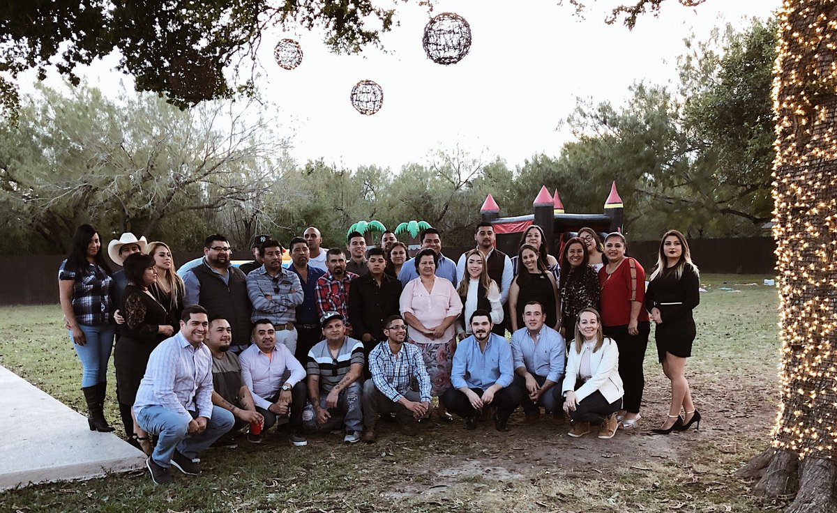 FrescoProduce_'s tweet photo. Fresco Produce Team/Family 🎄❤️ #Posada2018 #ChristmasParty2018 https://t.co/X5UHaUCfIl