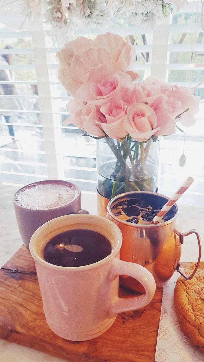 LizSaCi's tweet photo. #FloraCafe https://t.co/awjKQAv9cq