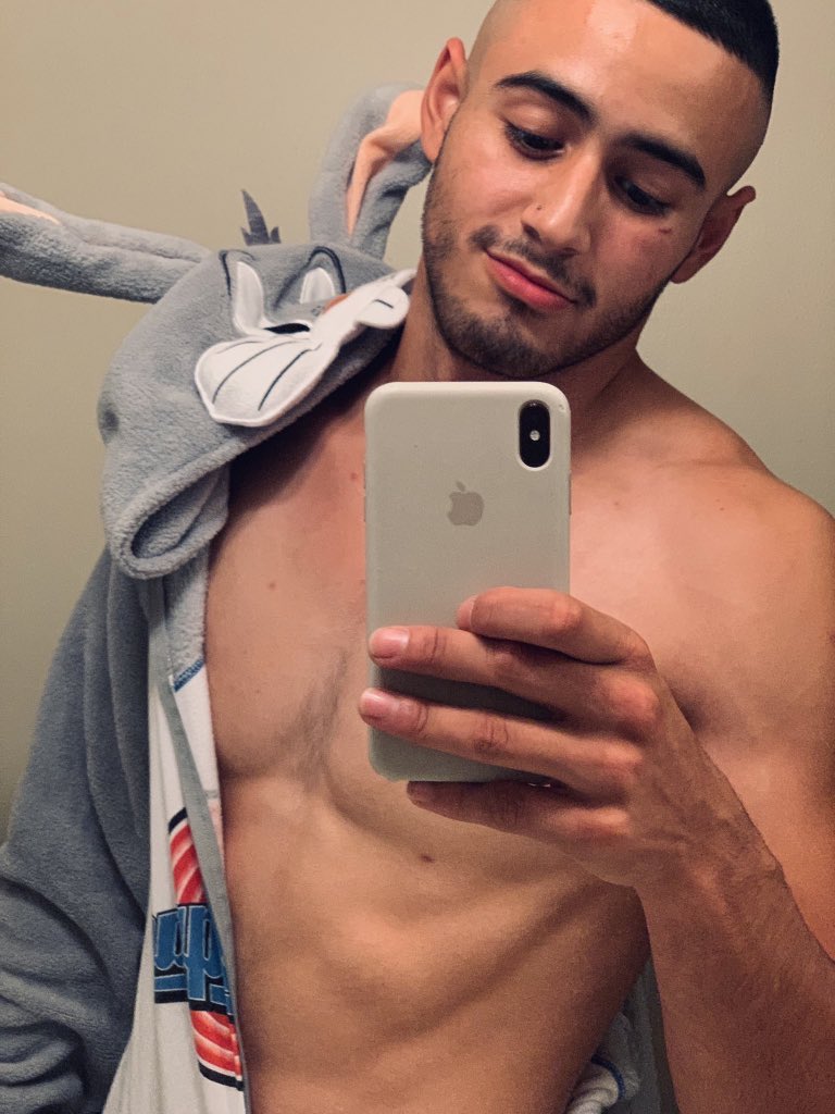 GuysInOnesies's tweet photo. Ok we see you, Michael😍 https://t.co/dKBDZgwzrf