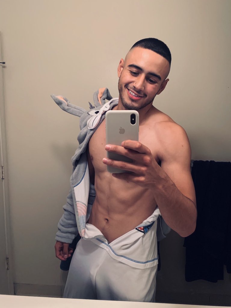 DulQv8UXgAAf2Tv?format=jpg&name=medium