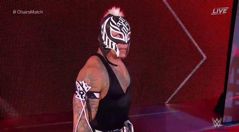 GauloisDuCatch's tweet photo. -TLC résultats

Rey Mysterio bat Randy Orton par tombé. #WWE #WWETLC #SmackDownLIVE  #ChairsMatch #CatchNightAB https://t.co/Dvq08Glsiw
