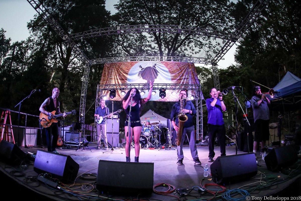 This Friday, December 21, <a href="/MojoGreenMusic/">Mojo Green</a> is back with their heavy horn funk and soul ...plus Brooker D and The Mellow Fellows get things started 🎟🔥 boomboomroom.com/event_listings…