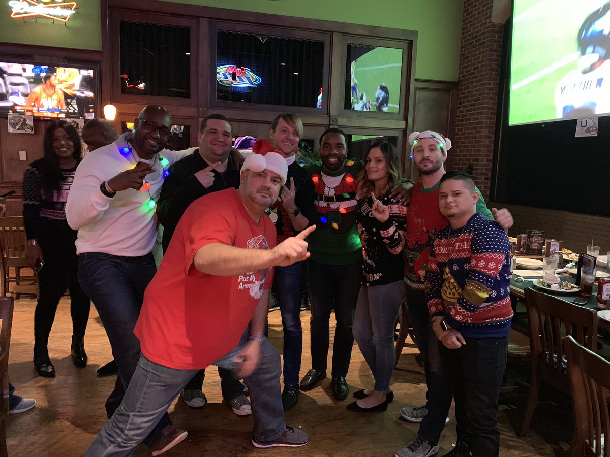 Excited to be apart of #TEAMCHARLIT🔥#RodgersTHAT New beginnings look like this 💯 <a href="/MarqRodgers/">Marq Rodgers</a> <a href="/404girl/">Betsy Francis</a> <a href="/AdamMRagab/">Adam M. Ragab</a> @ConcordMillsAtt