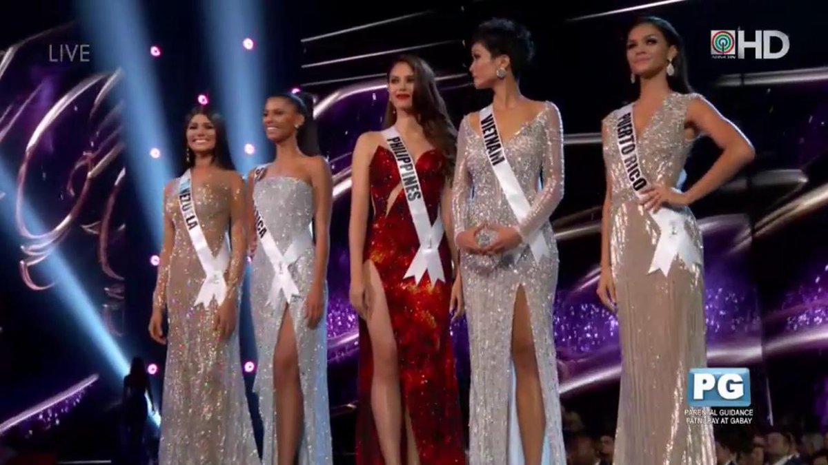lenxkpop's tweet photo. CATRIONA'S MIND ugh look at her standing out in the freaking middle #MissUniverse https://t.co/V2p7Cu3yvy