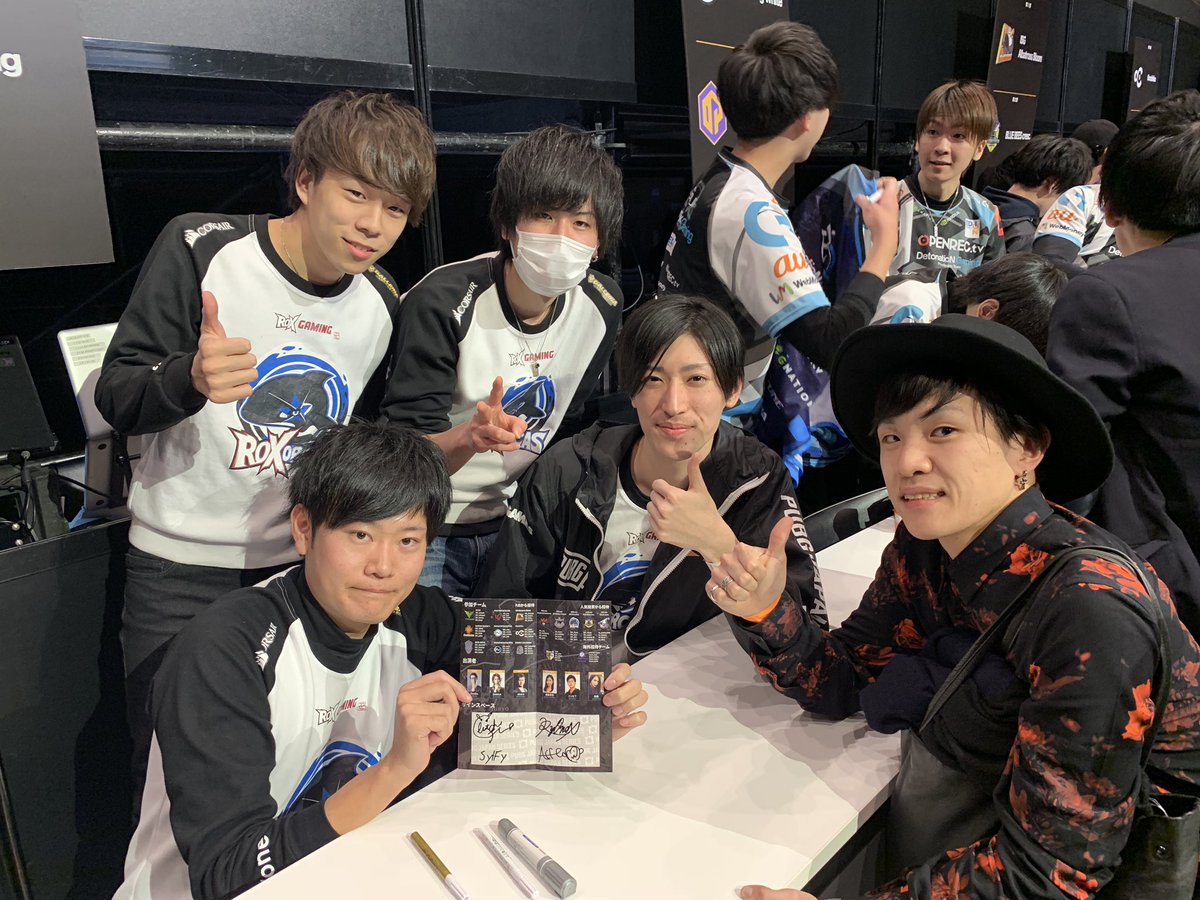 pine_mzk's tweet photo. 帰宅〜
PWI観戦だけの弾丸東京ツアーやったけど行ってよかった😆
席もクラッチさんが目の前やったし、ファンミーティングではROXの方々に握手、サインしてもらえたし最高やった！！
DMFファンとしては恭ちゃんと釈迦さんを生で見れたのも嬉しかった！ロビンさん見れんかったのは残念…
#PWI2018 https://t.co/lQQeNslQ9v