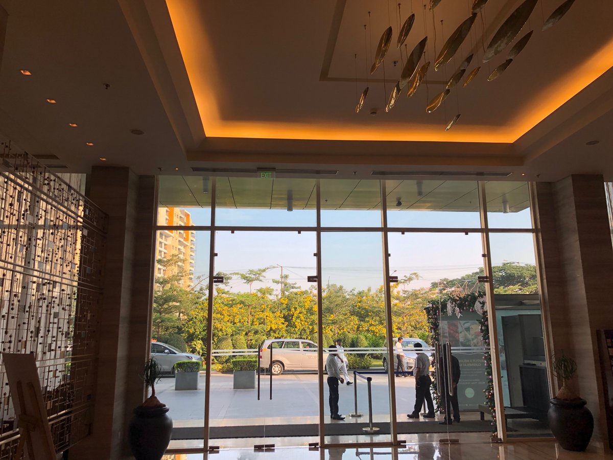 dheeraj's tweet photo. Early fall morning in Bangalore. Stoked to meet the #Nutanix Calm and Xi teams. The world needs an empty canvas thinking on hybrid clouds. All solutions, including our own, are still in a crawl phase today! #strive #design https://t.co/M38glrB4Hk