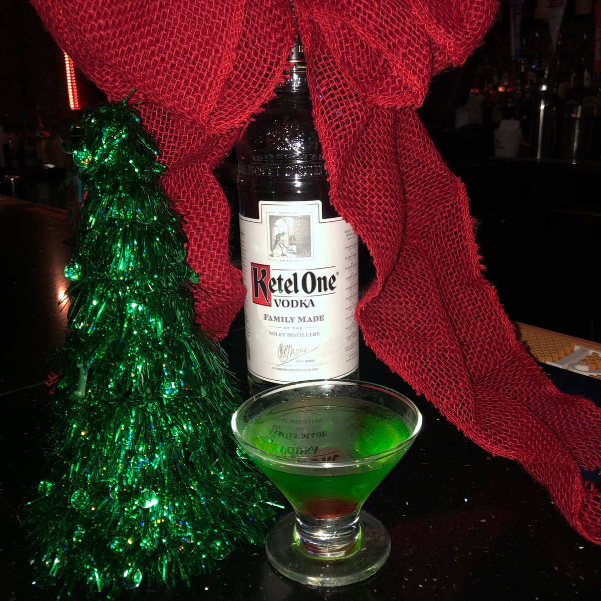 352Cocktails's tweet photo. On the Third Day Of Christmas my true love gave to me.... A Ketel One Martiniiiiii! Dyed green for the Holidays of course! 🍸 #DiageoRep #KetelOne #Martini #HolidayCocktails #12DaysOfChristmas https://t.co/XzzpGKxGnB