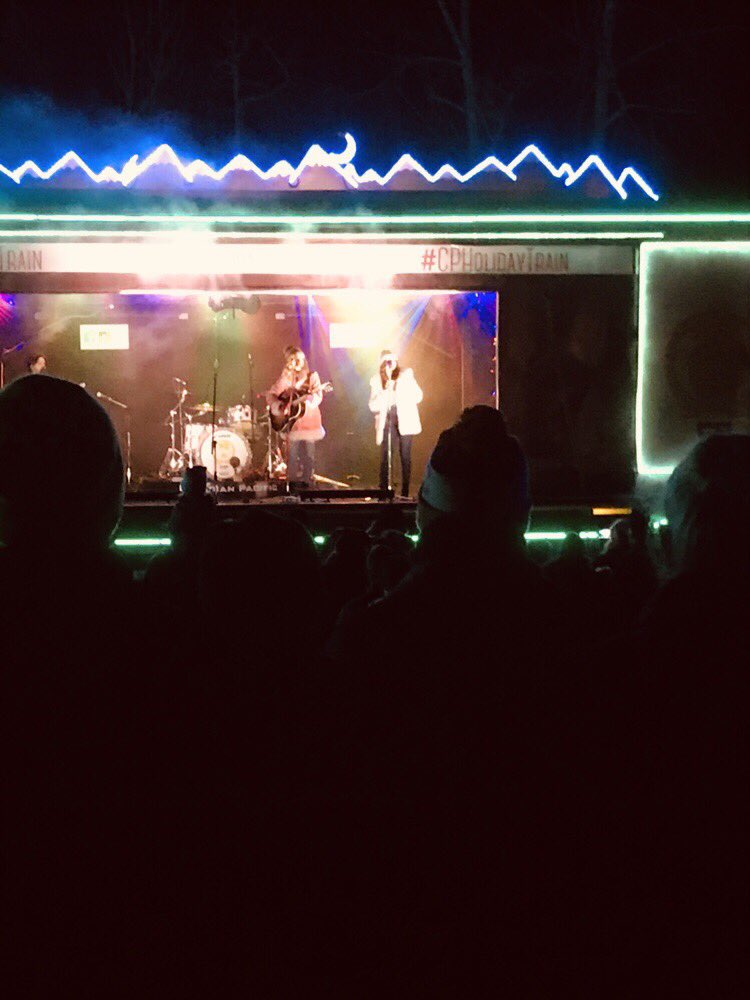 Strongbiz's tweet photo. @CPHolidayTrain  so much fun!! Thank you CP! https://t.co/Qifw9bz58R