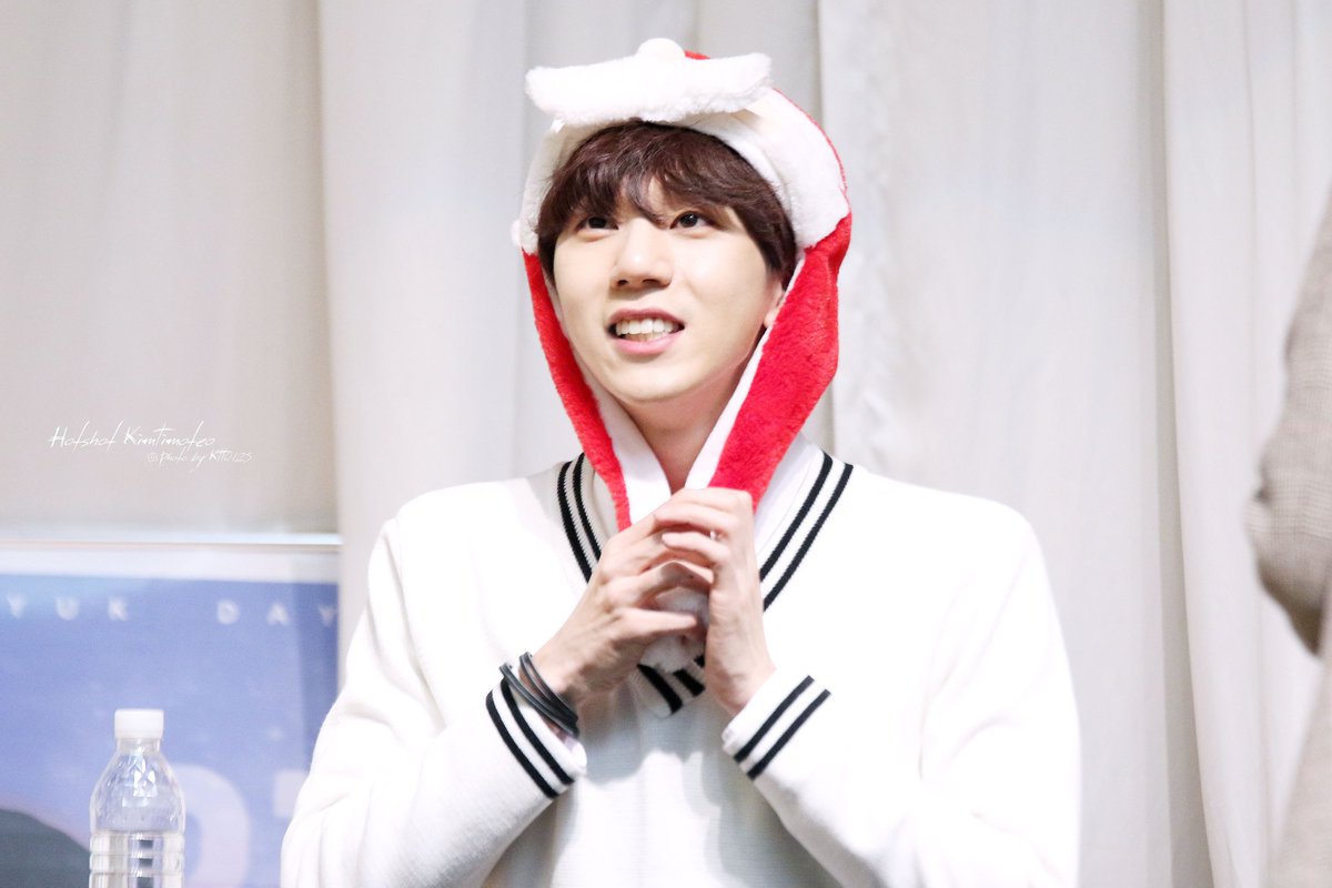 KTT0125's tweet photo. 181209  팬싸인회
🎅Σ(*ﾟДﾟ*)🎵
#HOTSHOT #핫샷 #김티모테오 #티모테오 #문규 @2014_HOTSHOT https://t.co/ZhHEQEH2rb