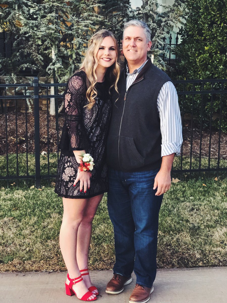 ryliefarr7's tweet photo. winter formal part 2 ❤️ https://t.co/iaZdrJL8am