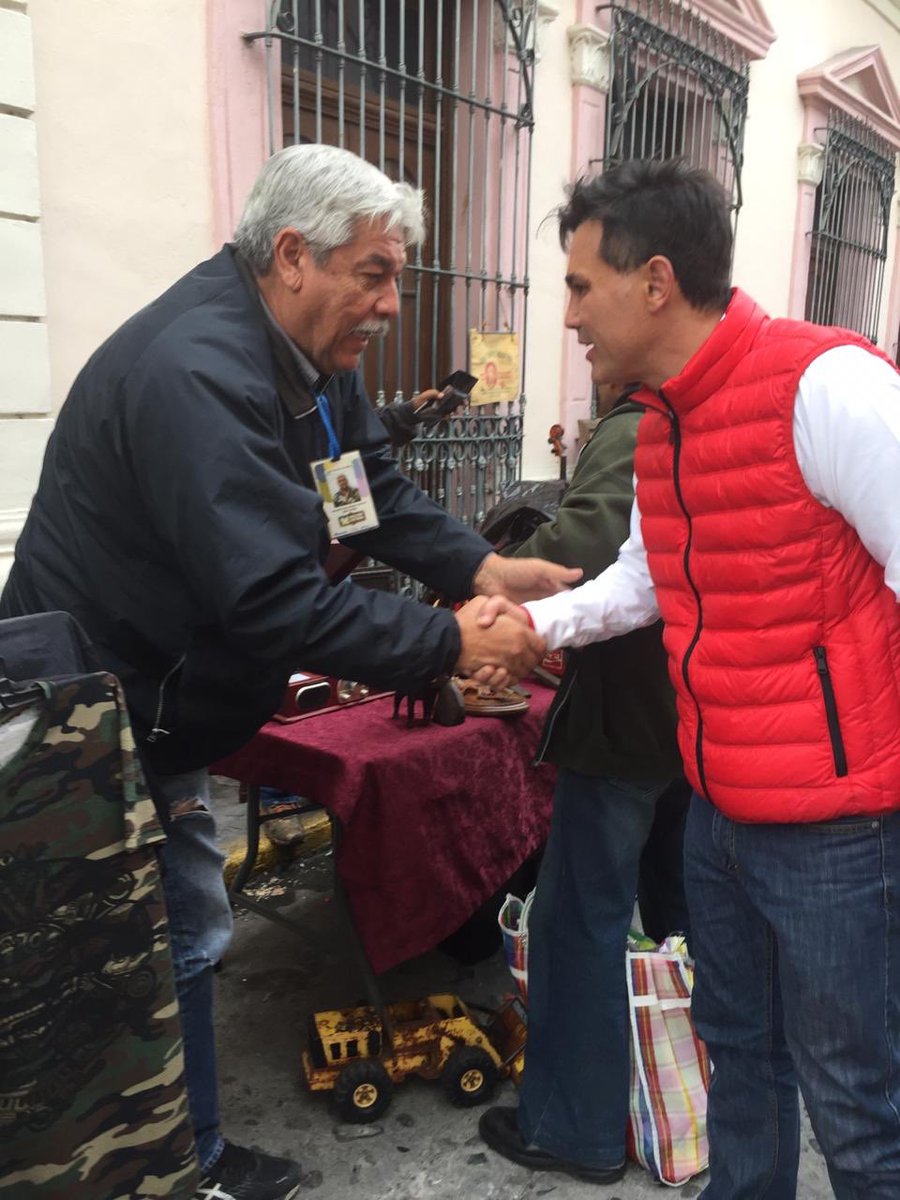 elpatozambrano's tweet photo. “Corredor del arte, barrio antiguo, monterrey NL”. 
Trabajaré intensamente por la cultura, por los artistas y artesanos regiomontanos, los publicitaremos y apoyaremos como jamás antes, viven olvidados por las autoridades. Esto cambiará de inmediato! https://t.co/fpHXPy6b3i