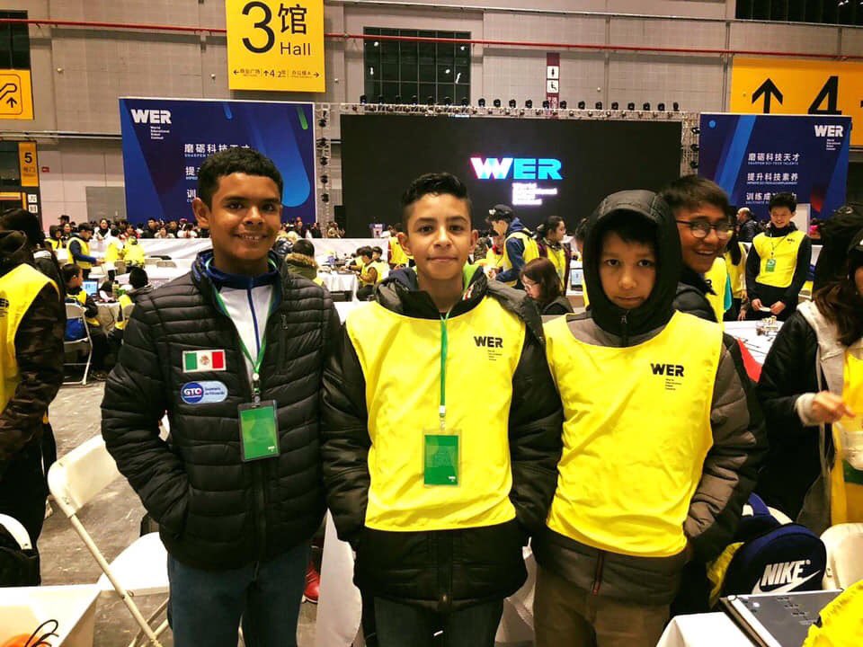 DRJuanJoseG's tweet photo. Pénjamo logra el 2do lugar el torneo
#WER2018 de #RobóticaEducativa
Mis felicitaciones a Antonhy, Luis David y Manuel Isidro y por supuesto a su profesor, padres de familia y amigos de estos jóvenes talentosos. https://t.co/4fIvsCJzf1