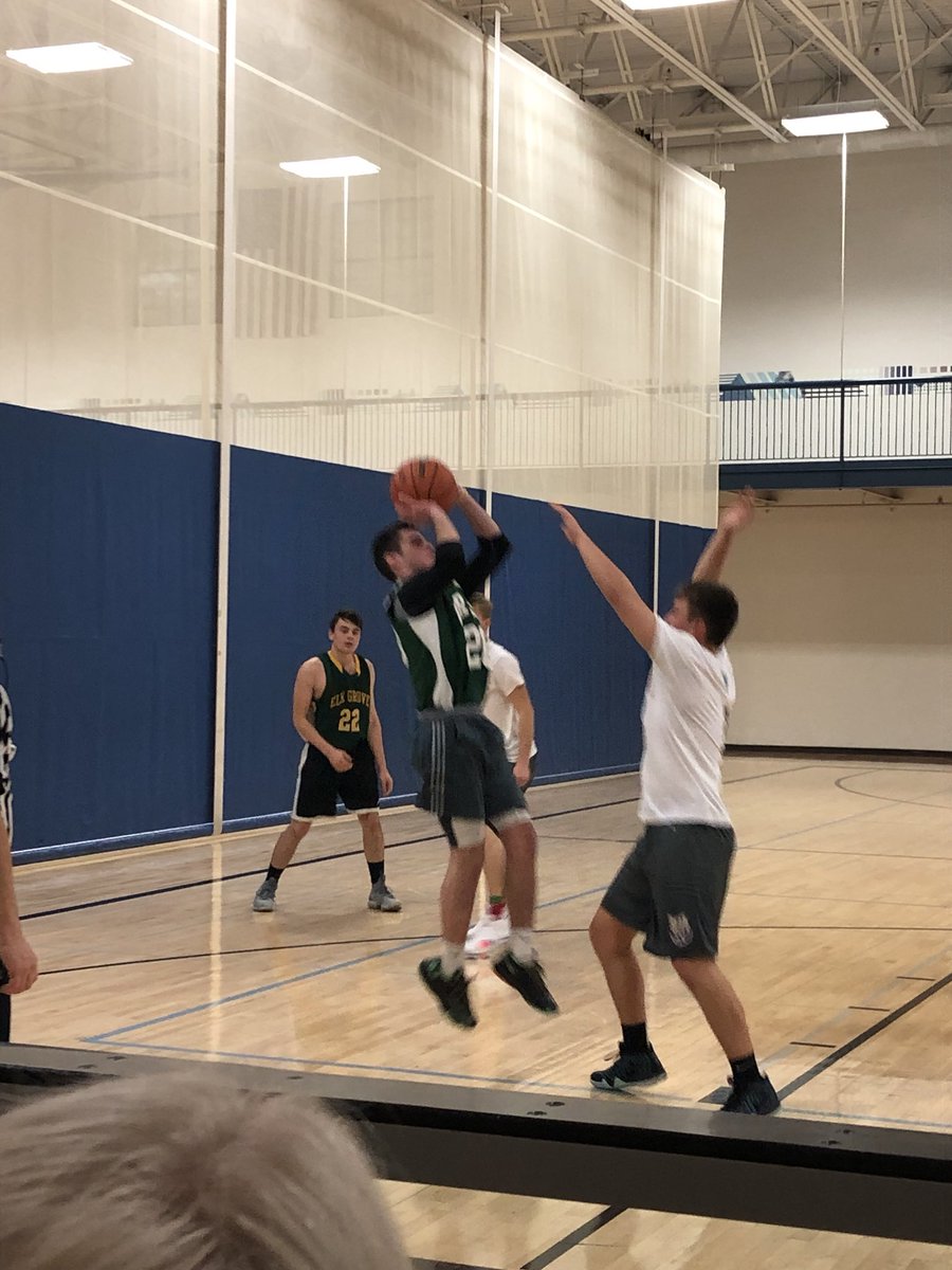 SnowmenHoops's tweet photo. Snowmen lose a close one today! Strong performance by Arek Showtime tonight! Boys look to bounce back after this holiday break! #SomonePleaseContainKretzer #AlwaysIcedOut ❄️☃️ https://t.co/DquSybpGpR