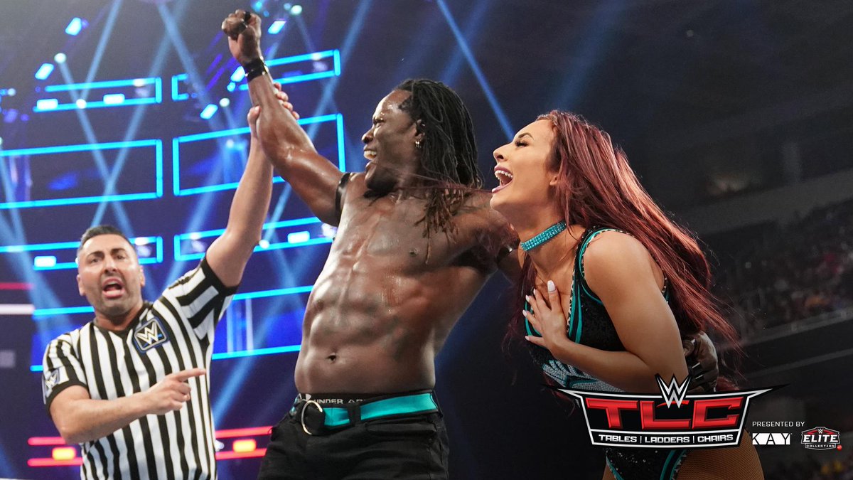 WWE TLC Winners Circle - Diva Dirt