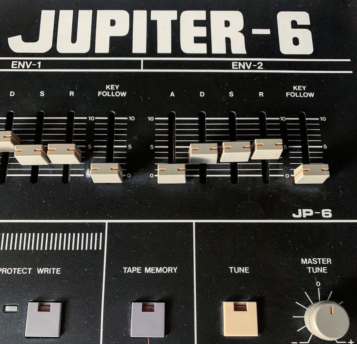 samplemagic's tweet photo. Monday morning and we're kicking off the week with this beauty.

#roland #jupiter6 #samplemagic https://t.co/n2VaTvu7VB