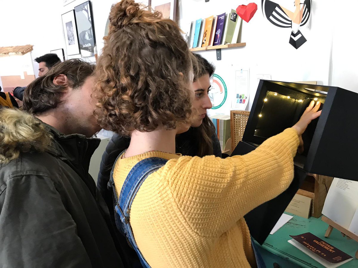 EUERAM's tweet photo. 🌟Ja està en marxa el projecte "Arxipèlag", dels alumnes de tercer del Grau en Arts Escèniques en col·laboració amb @femlavolta 
Dies 21, 22 i 23 de desembre a la plaça de l’Assumpció de Sant Narcís, en el marc de la festa de la llum Vibra @girona_cat 
Som-hi! https://t.co/ioV8X8qMd2