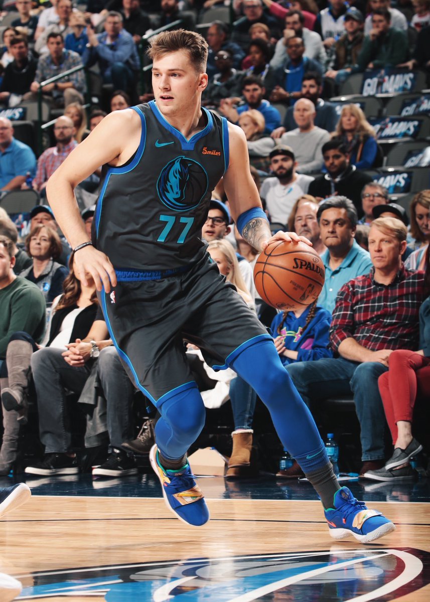 バッシュマニア Nike Pg 2 5 ルカドンチッチが着用しているpg2 5に孫 悟飯がイラストされています 男なら誰でもカッコいいとおもいますね バッシュマニア Nike Pg 2 5 ルカドンチッチが着用しているpg2 5に孫 悟飯がイラストされています 男なら誰でもカッコいいとおもいますね