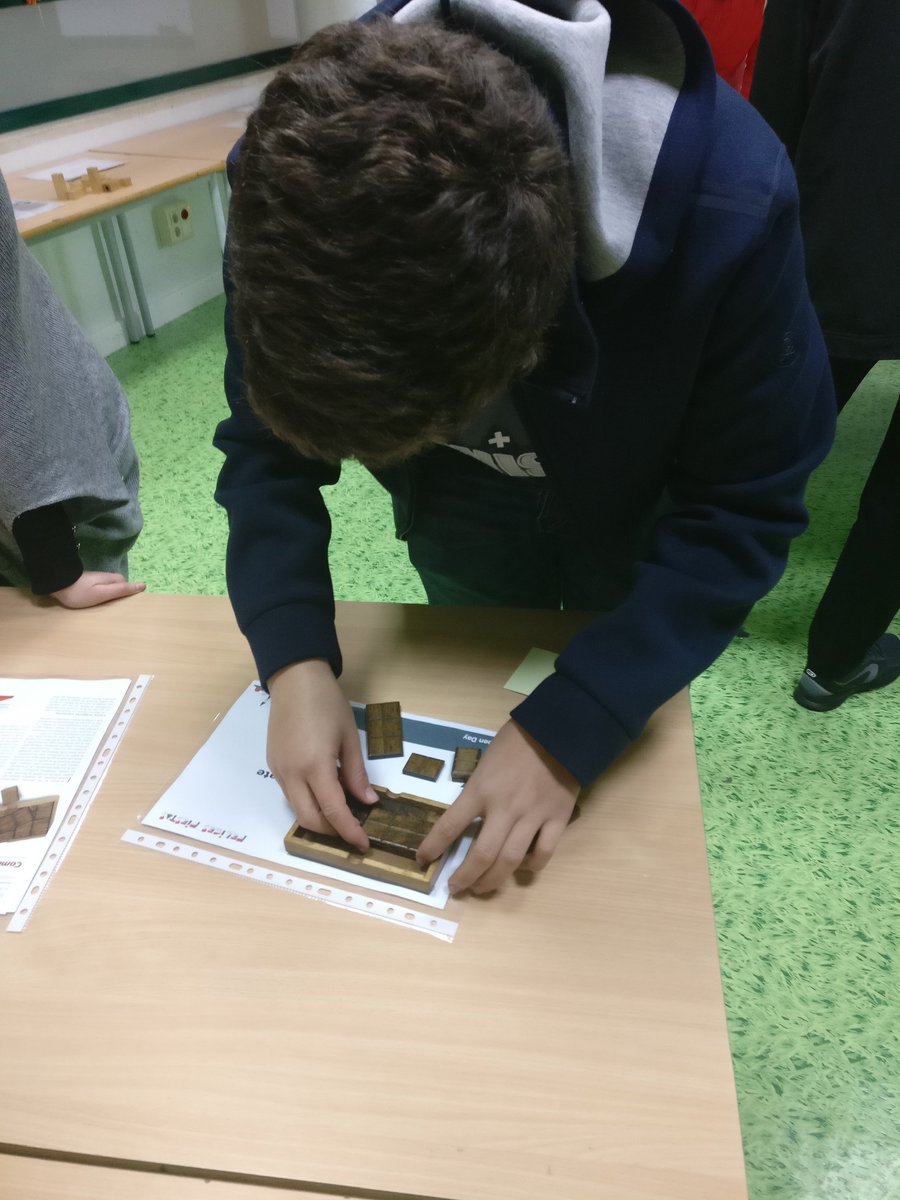 MatesSEKCC's tweet photo. Dia Abierto. Puzles Matemáticos.
Open Day. Mathematical Puzzles.
#OpenDaySEK https://t.co/NdggQGlnHy