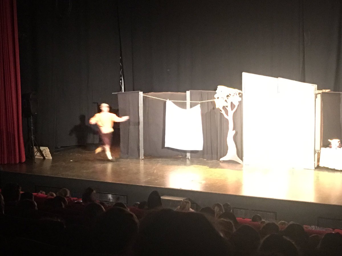 vmh_feye's tweet photo. We’re having fun with an English Play!!!, The Magic Beans!!!!
#vmh_feye #colegiosfeye #infantil #english #aprendemosdivirtiendonos #themagicbeans #hazteatring https://t.co/FROp324JBK