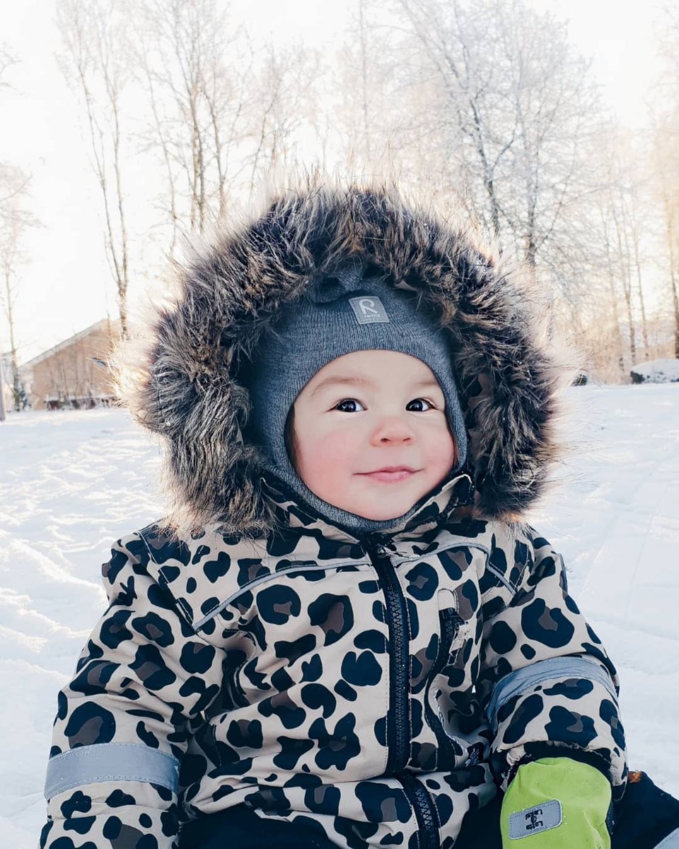 bemama_UK's tweet photo. Cuteness overload! Jenni’s little one looks so content all wrapped up for the snow! Press the ❤️ if you’re hoping for a white Christmas this year! ❄️

Instagram 📸 jenni.irene https://t.co/t8hdrDeHGU