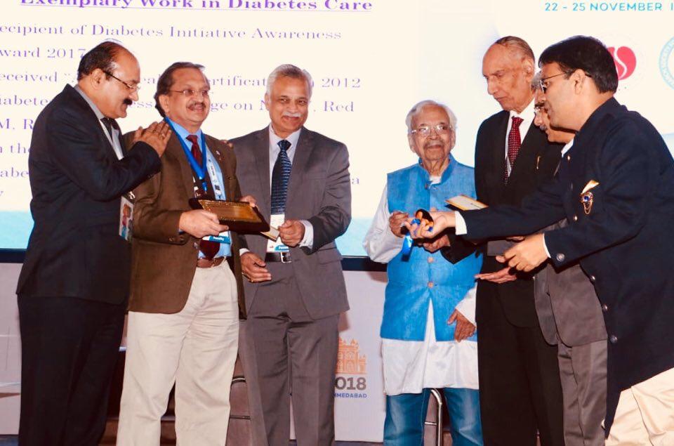 dhli3mm2's tweet photo. Dr Vinod Mittal: National Award 🥇 on EXCELLENCE IN DIABETES CARE 2018 by RSSDI, the Largest and the Oldest Diabetes Organisation of India and Asia🙏 https://t.co/qt4m5Uxq5j