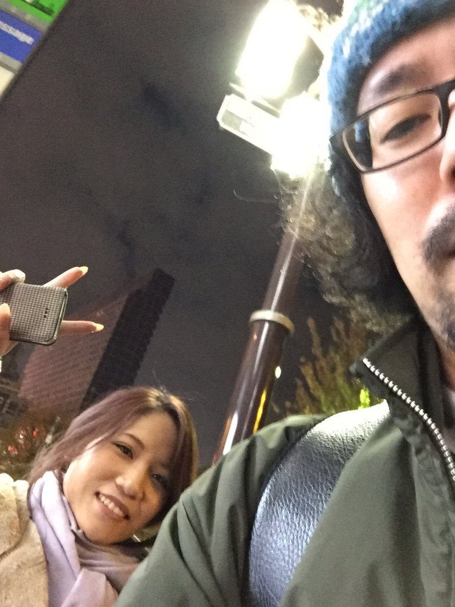 橋本康史 目指せ サンプラザへの道 地下スタジオから出てきたら新宿はすでに良い闇 12 22新宿sactライブのリハでした ボーカル岡本あさひと二人で弾き語る 大貫妙子さんの 都会 のコーラスワークはシュガーベイヴがまだ香ります コーラスの動き