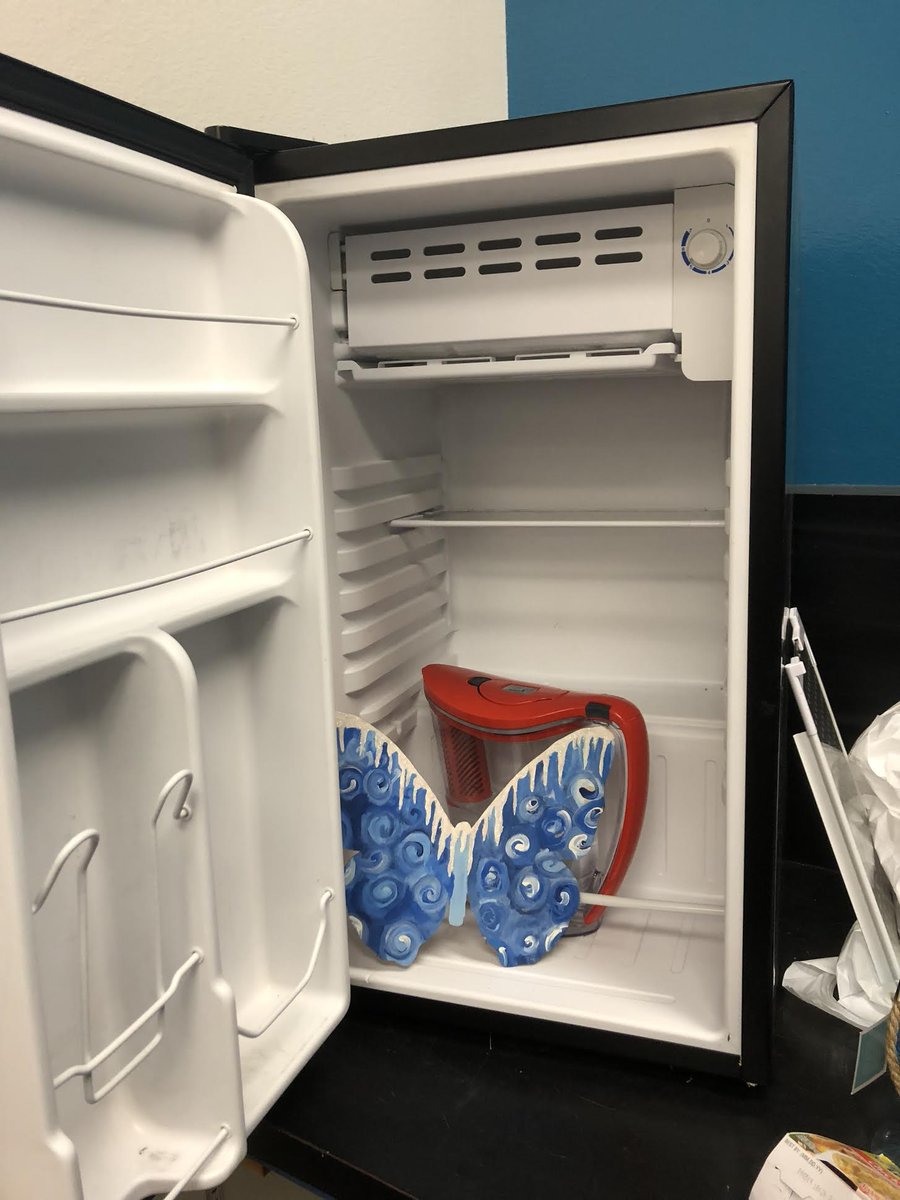 butterflybtc's tweet photo. Friday's #SerraHigh #ButterflyDrop
Clue 1: How many days left until break? Do the math!
Clue 2: As the weather gets colder, so does my hiding place โ๏ธ๐ฆ
Clue 3: This is where I am chillin ๐โ๏ธ
The winners was this incredible group of guys. They chose St. Judeโs for a donation! https://t.co/3fzGJz6s2O