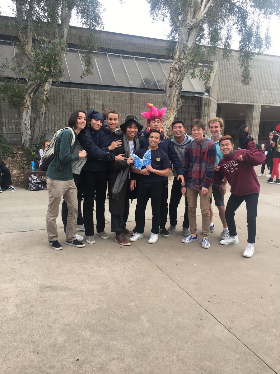 butterflybtc's tweet photo. Friday's #SerraHigh #ButterflyDrop
Clue 1: How many days left until break? Do the math!
Clue 2: As the weather gets colder, so does my hiding place โ๏ธ๐ฆ
Clue 3: This is where I am chillin ๐โ๏ธ
The winners was this incredible group of guys. They chose St. Judeโs for a donation! https://t.co/3fzGJz6s2O