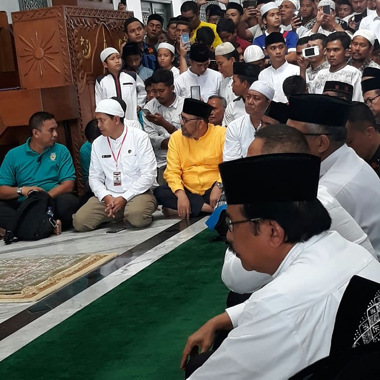 arinaldi0333's tweet photo. Penyerahan Sertipikat Tanah Wakaf AtrBPN Aceh  Oleh Presiden RI, H.Joko Widodo di Mesjid Raya Baiturrahman Aceh. #teribtanahwajaf #KerjaBerdampak  #kerjabersama #kerjaiklas 
@djalil_sofyan @atr_bpn @loso_judijanto @PP_KaptiAgraria @bahrun_ayi @saiful https://t.co/KsiBiYHpIH