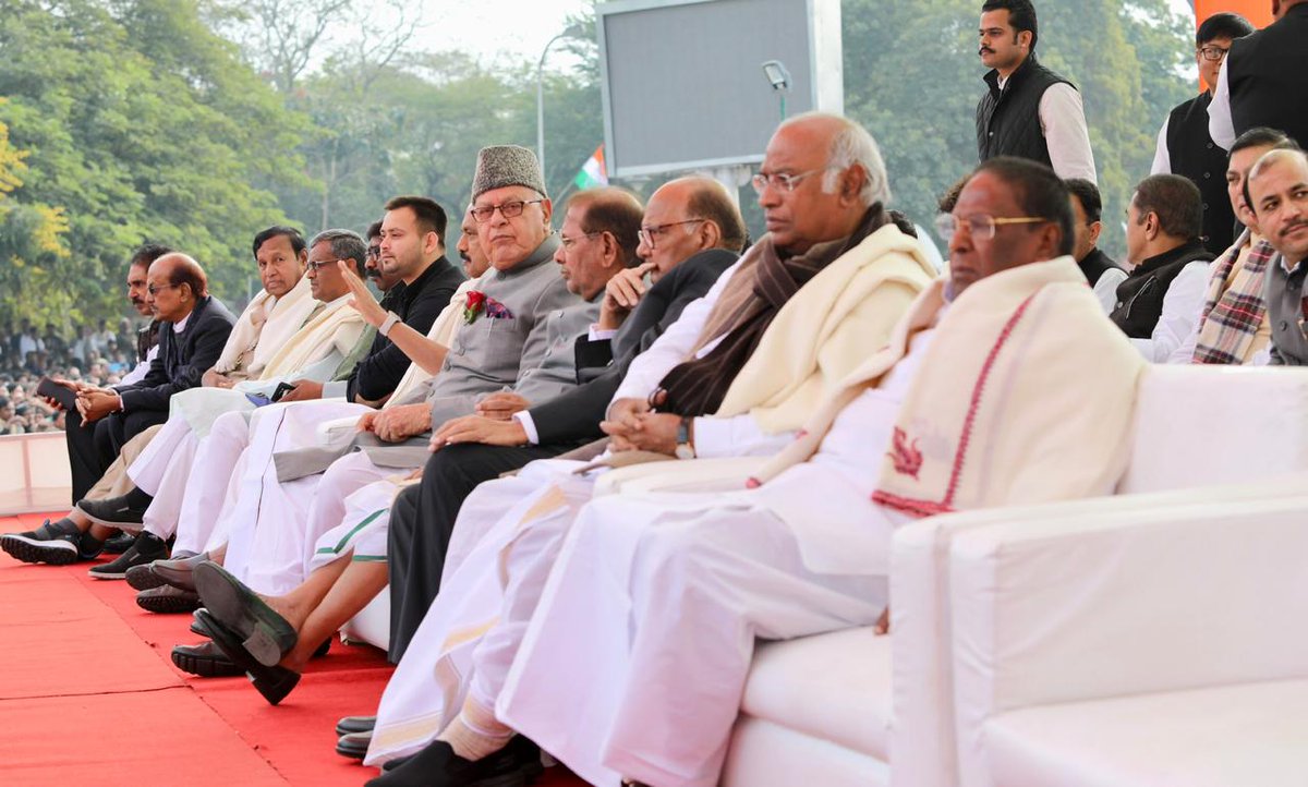 INCIndia's tweet photo. Former PM Dr. Manmohan Singh, Congress President @RahulGandhi &amp; opposition leaders from across the country gather in Rajasthan for the swearing in ceremony of CM @ashokgehlot51 &amp; Deputy CM @SachinPilot 

#IndiaTrustsCongress https://t.co/BRFShH4fkF