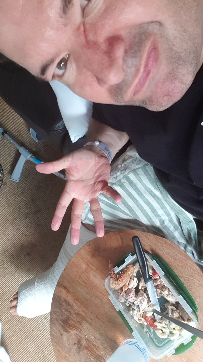 Rob2563's tweet photo. Unfortunately my infamous "Cricket Test BBQ" has turned into leftovers in a sealed container for easy dragging across the floor back to the lounge!

#GammyLeg #Cricket #NonBBQ #CouchPotato #NoMobility #Surgery #BodyAugmentation #PerthTest https://t.co/3TIQrU6Xvx