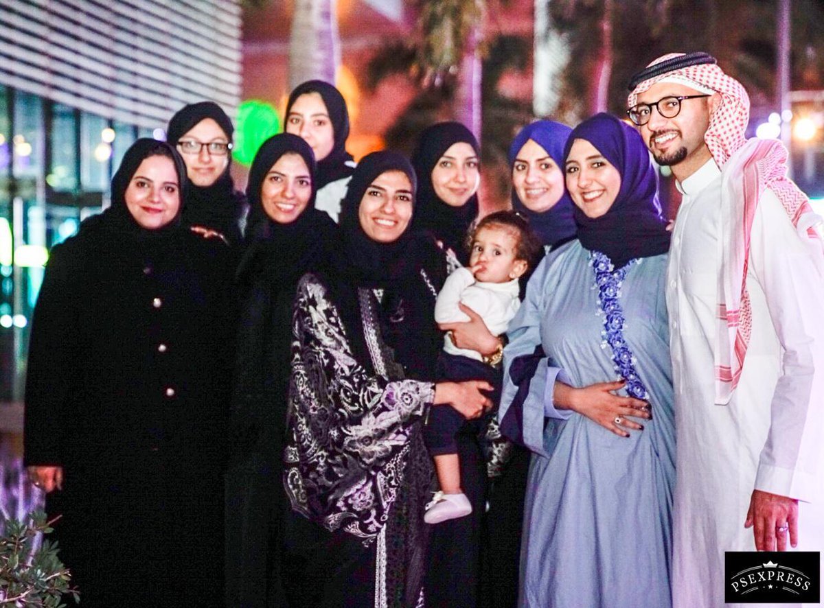 KAUST_NewsAR's tweet photo. سعادة تغمر الأهالي في حفل تخرج ذويهم في #كاوست - #KAUSTclass2018 https://t.co/DzzMrdkfCe