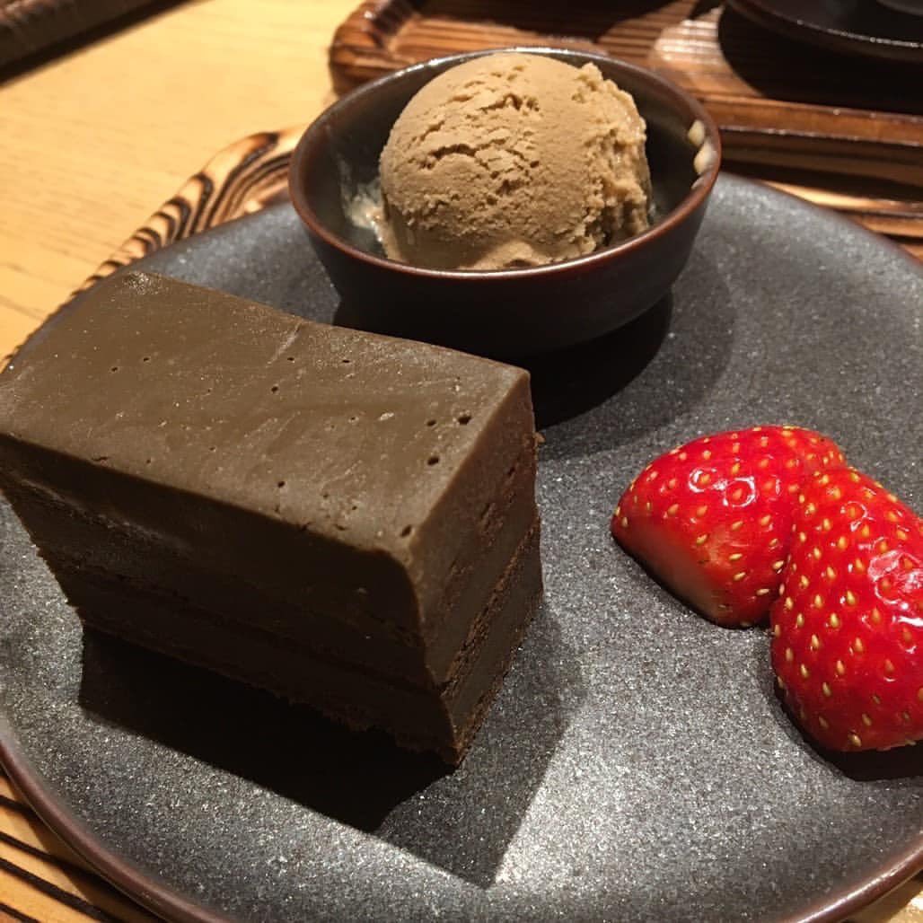 maaaaayukoo's tweet photo. おやつは
ほうじ茶とほうじ茶ケーキ🍰 https://t.co/DDgEjOUilR