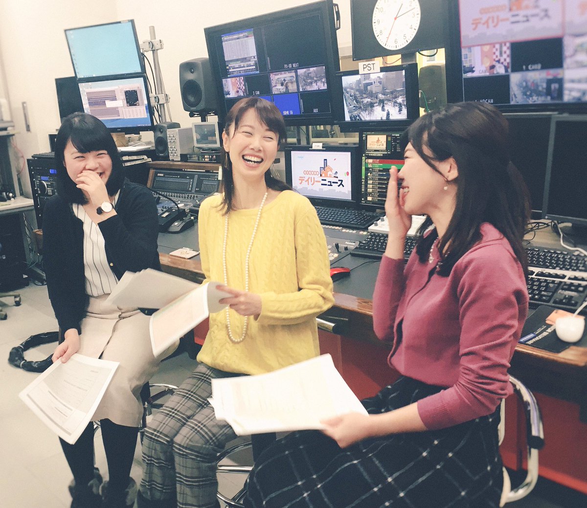 J Comチャンネル札幌 今日は デイリーニュース札幌 のmcが集まり収録です 3人が揃うのは実は今日が初めて J Comチャンネル札幌の年末特番の収録ですが どんな内容になるかお楽しみに 放送は29日から 31日の23時からの年越しも放送しますよ