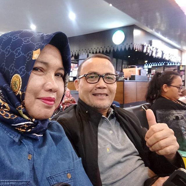 datuknasir's tweet photo. Setiap kegiatan tidak terasa lelah, karena selalu ada seorang istri yang senantiasa mendukung. .
#DatukNasir #S14P #BE2SAMA #KEPRI #Assalamualaikum #KepulauanRiau #Batam #tanjungpinang #Bintan #tanjungbalaikarimun #Lingga #DaboSingkep #Anambas #Natuna https://t.co/X0xWg3aCWM