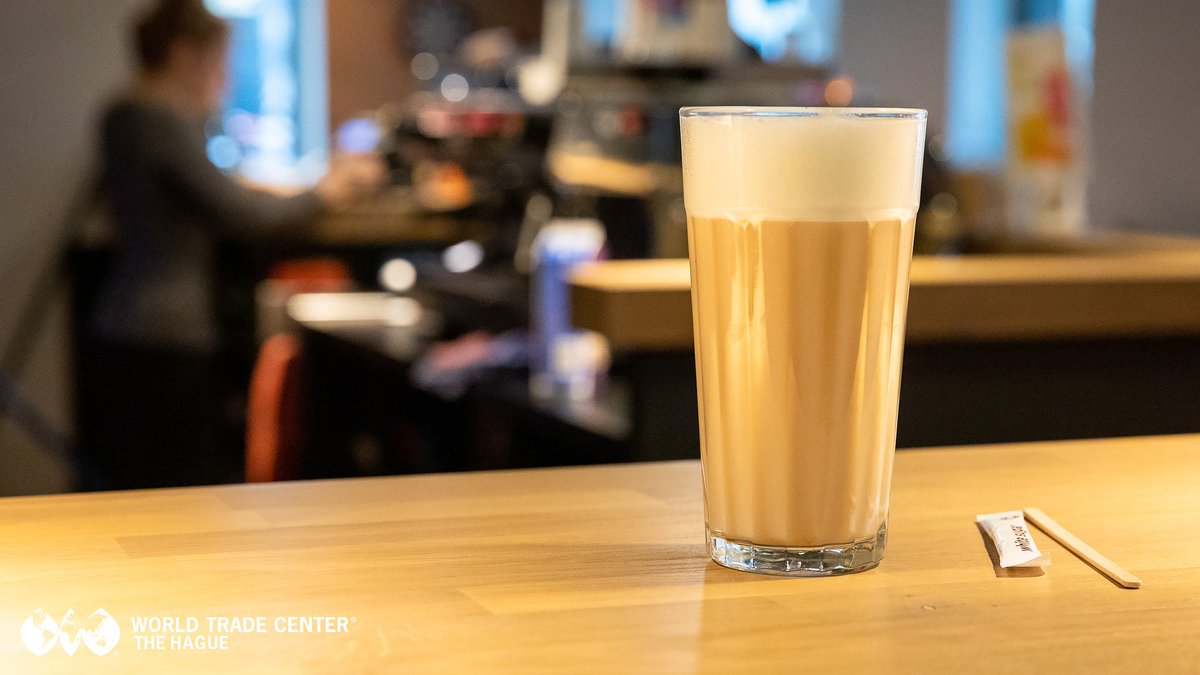 LONDON FOG
Looking for a warm winter drink? The Coffee Company in our lobby is now serving ‘London Fog’-tea. Gorgeous steamed milk with delicious tea. You’ll have to see it to believe it, so do try it out on your next lunch break!