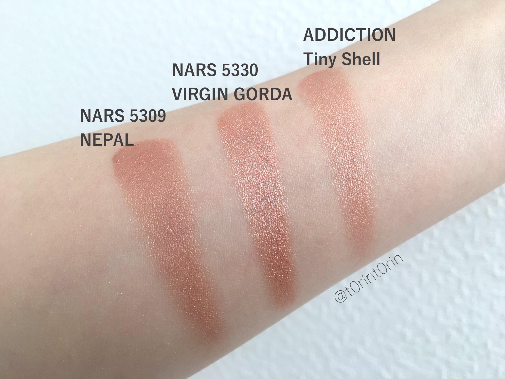 とりん Addictionのタイニーシェルとnarsのvirgin Gordaとnepal似てるなと思って比較 ビミョ に違うね Nepalは他2色よりローズ寄りで光沢感控えめ 一番光沢感があるのはゴールド感が強いvirgin Gordaかな タイニーシェルはvirgin Gordaよりも