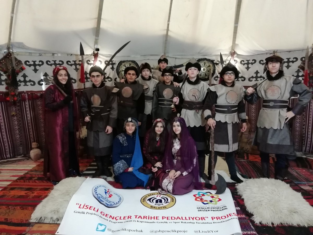 LiseliYor's tweet photo. 7. Turumuz soğuğa ve yağmura rağmen devam ediyor. @GSBgenclikproje @kasapoglu @mbulut06 @gencliksporbak https://t.co/4278SqQdYE
