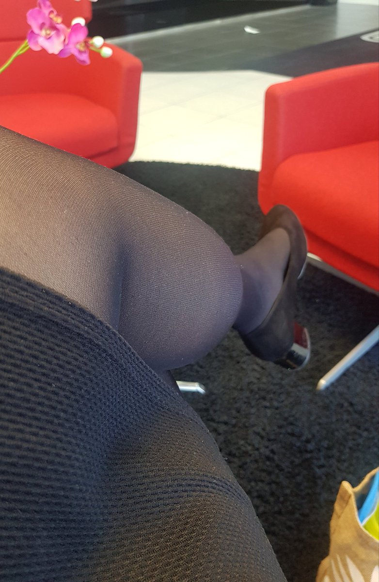 __HollyPop's tweet photo. Early Monday morning meetings
👜👠 #lastworkingweek https://t.co/MVpDuhoGMn