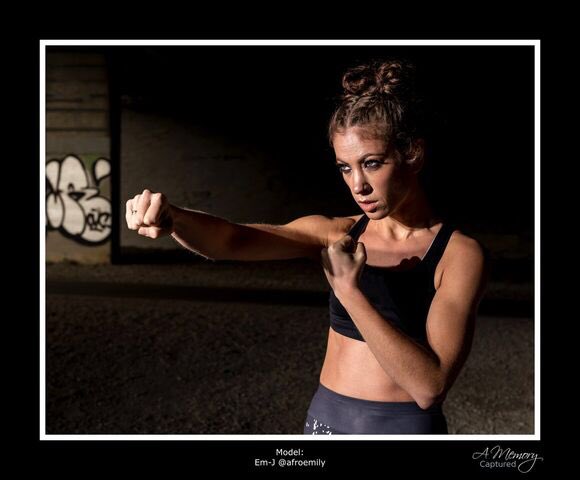 EmJSmith21's tweet photo. May need to work on my technique here 🥊 fighting through...

Photographer: @astevepalmerphoto 
MUA: @georgiaraemakeup 

#fitnessmotivation #fitnessgirl #fitnessmodel #martialarts #boxing #sportswear #gymwear #punch #fight #strength #determination  #lonsdale #lonsdaleboxing https://t.co/6VGgcrJd1Q
