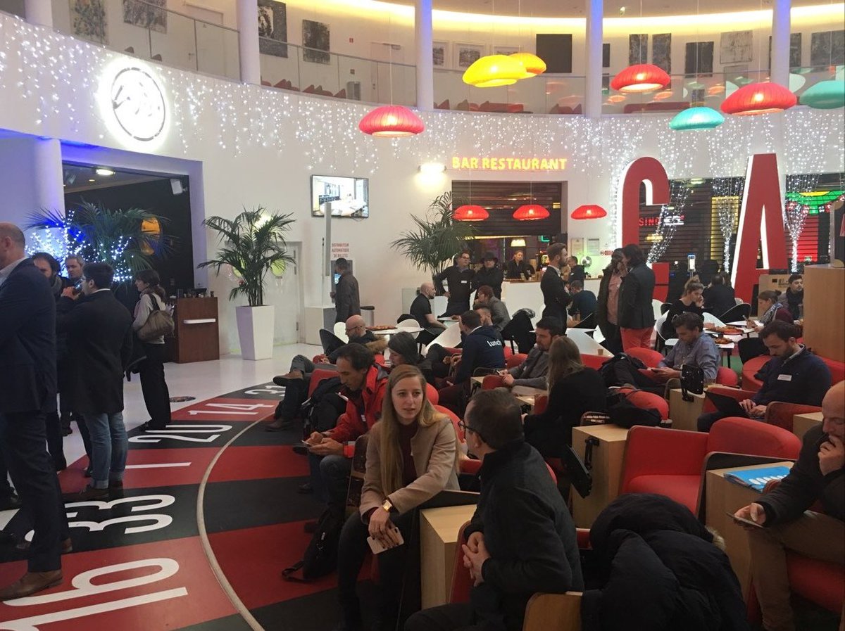 ecomnews_live's tweet image. En direct de #LaGrandeMotte pour le #transfodigitalday, une journée organisée par @ADOCC_ sur les enjeux de la #transitiondigitale pour les #startups, #PME, grands comptes. @ecom_news est partenaire de l&apos;événement, restez connectés pour suivre les keynotes de la matinée.