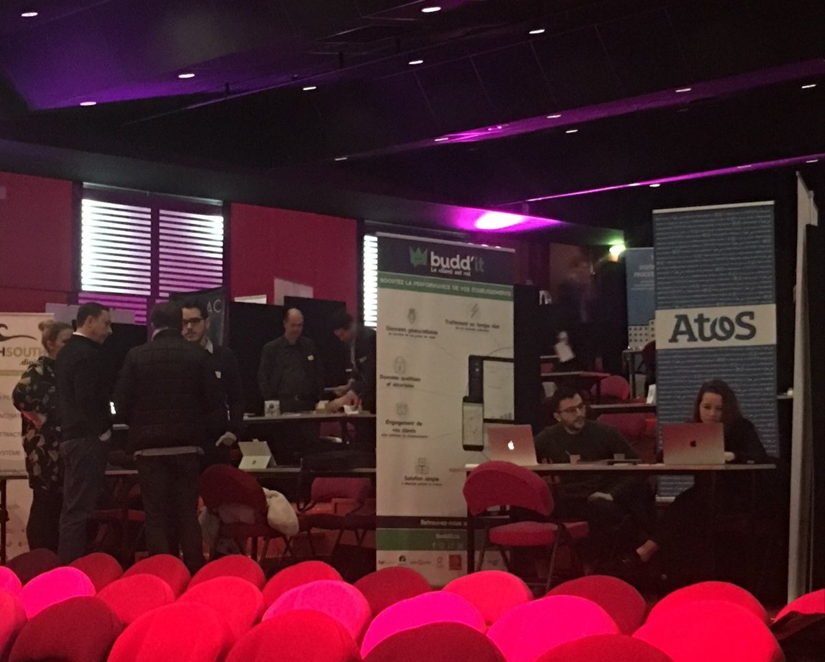 ecomnews_live's tweet image. En direct de #LaGrandeMotte pour le #transfodigitalday, une journée organisée par @ADOCC_ sur les enjeux de la #transitiondigitale pour les #startups, #PME, grands comptes. @ecom_news est partenaire de l&apos;événement, restez connectés pour suivre les keynotes de la matinée.