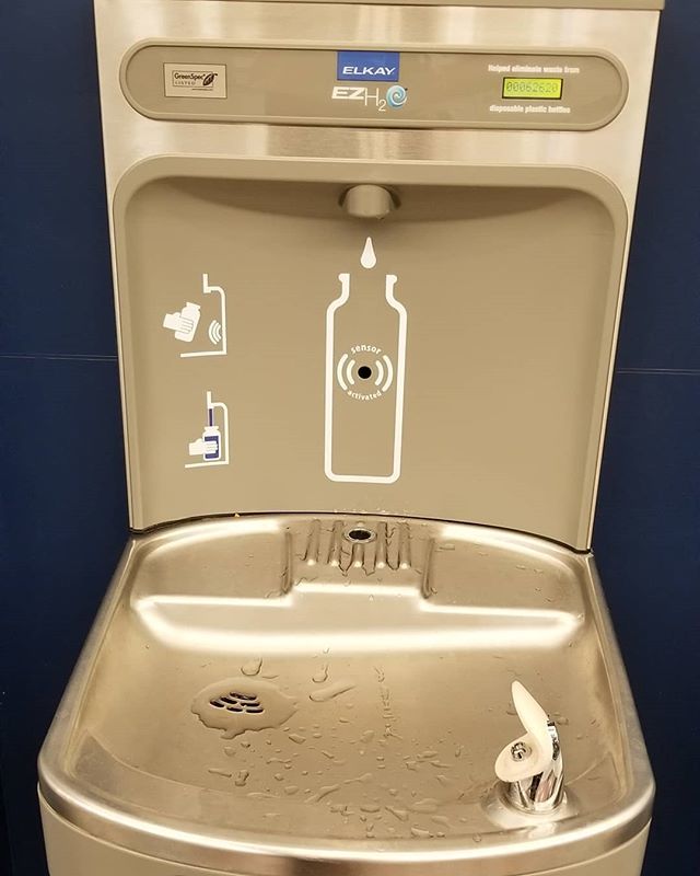 cbns007's tweet image. Whoever added a water bottle section on airport drinking fountains is a GENIUS. ❤️
#SimpleTechnology ift.tt/2EqClVp